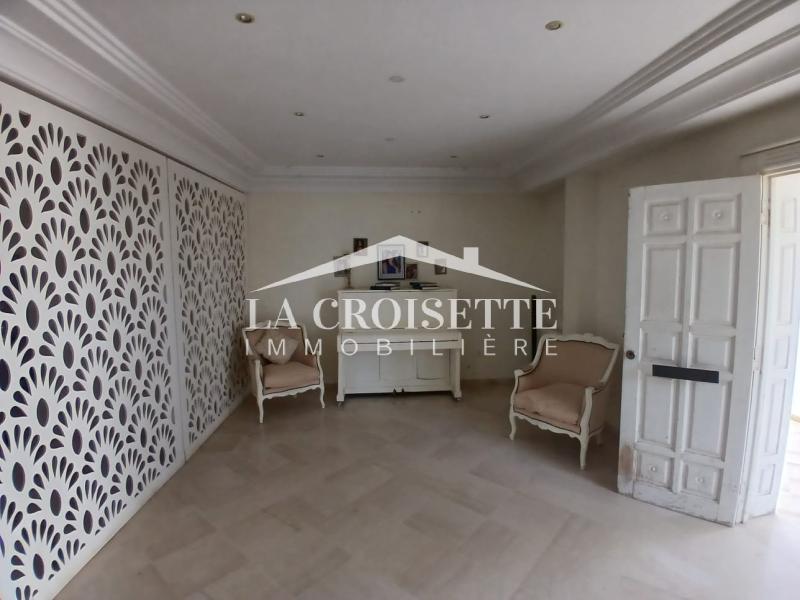 Villa S+5 avec piscine et quatre appartements S+3 à Bhar Lazrek